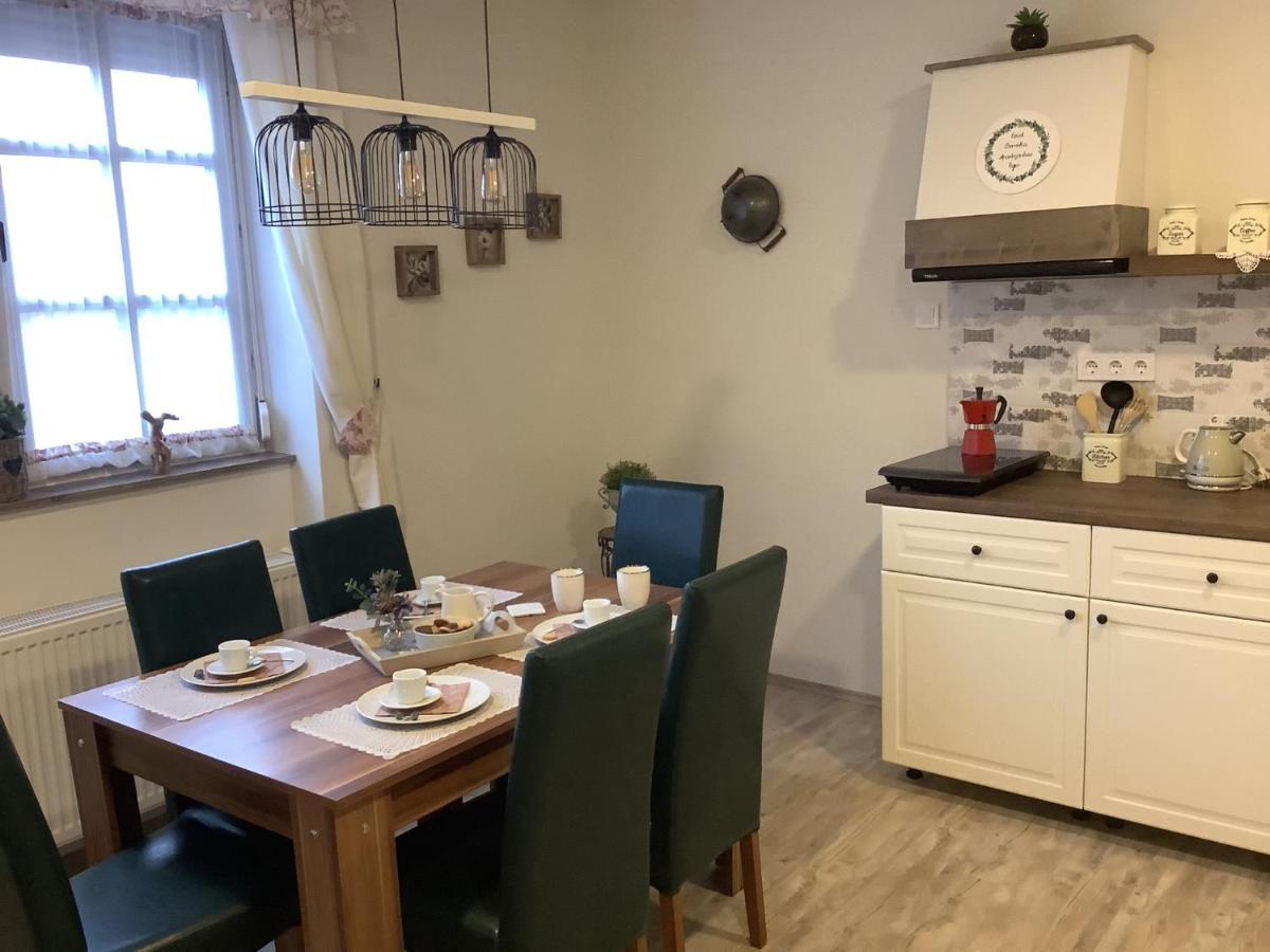 Ezuest Boroka Apartman Eger Exterior foto