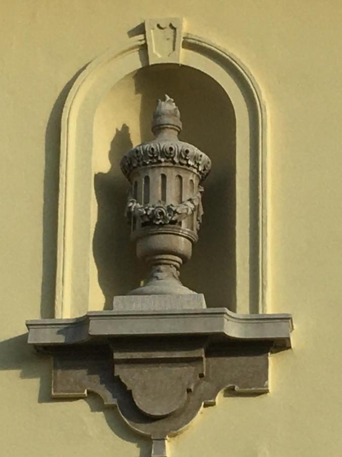 Ezuest Boroka Apartman Eger Exterior foto