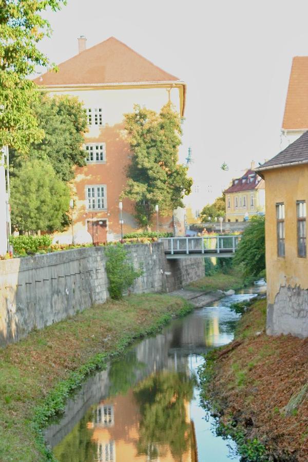 Ezuest Boroka Apartman Eger Exterior foto