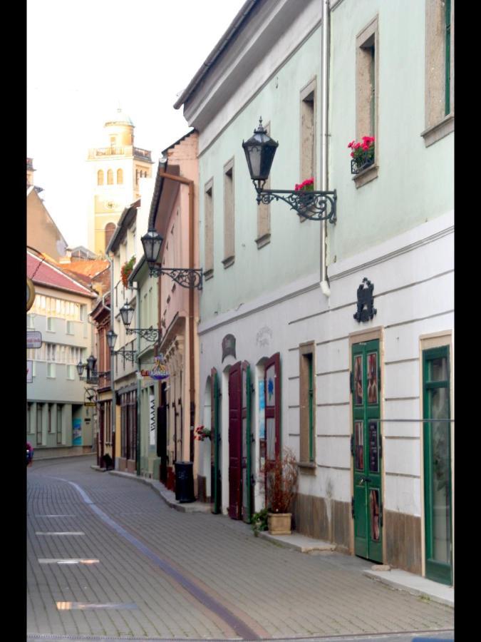 Ezuest Boroka Apartman Eger Exterior foto