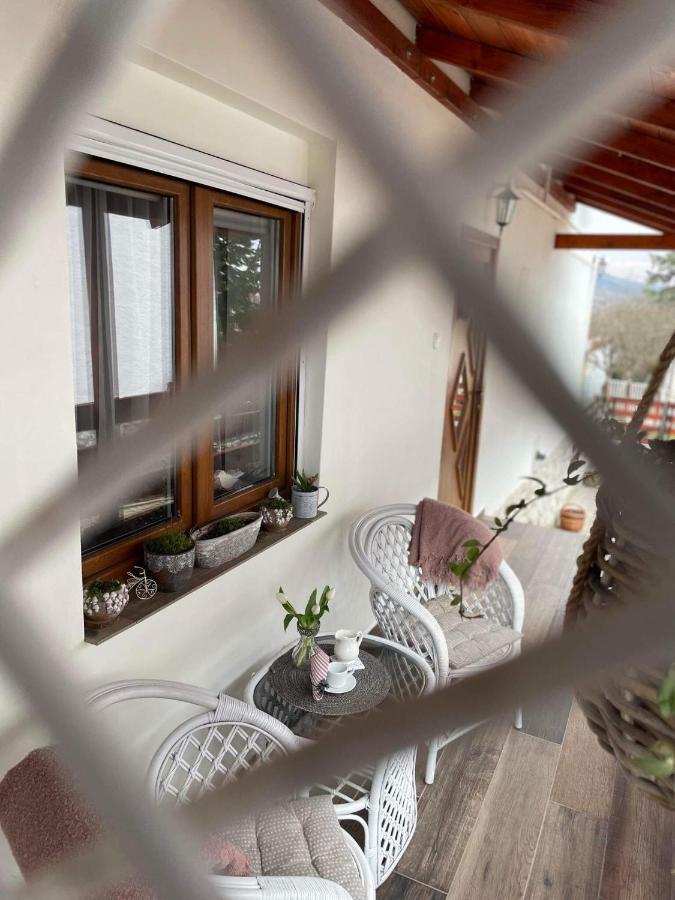 Ezuest Boroka Apartman Eger Exterior foto