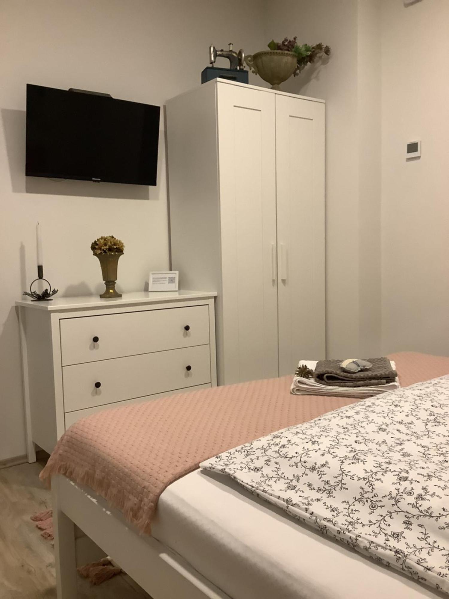 Ezuest Boroka Apartman Eger Exterior foto